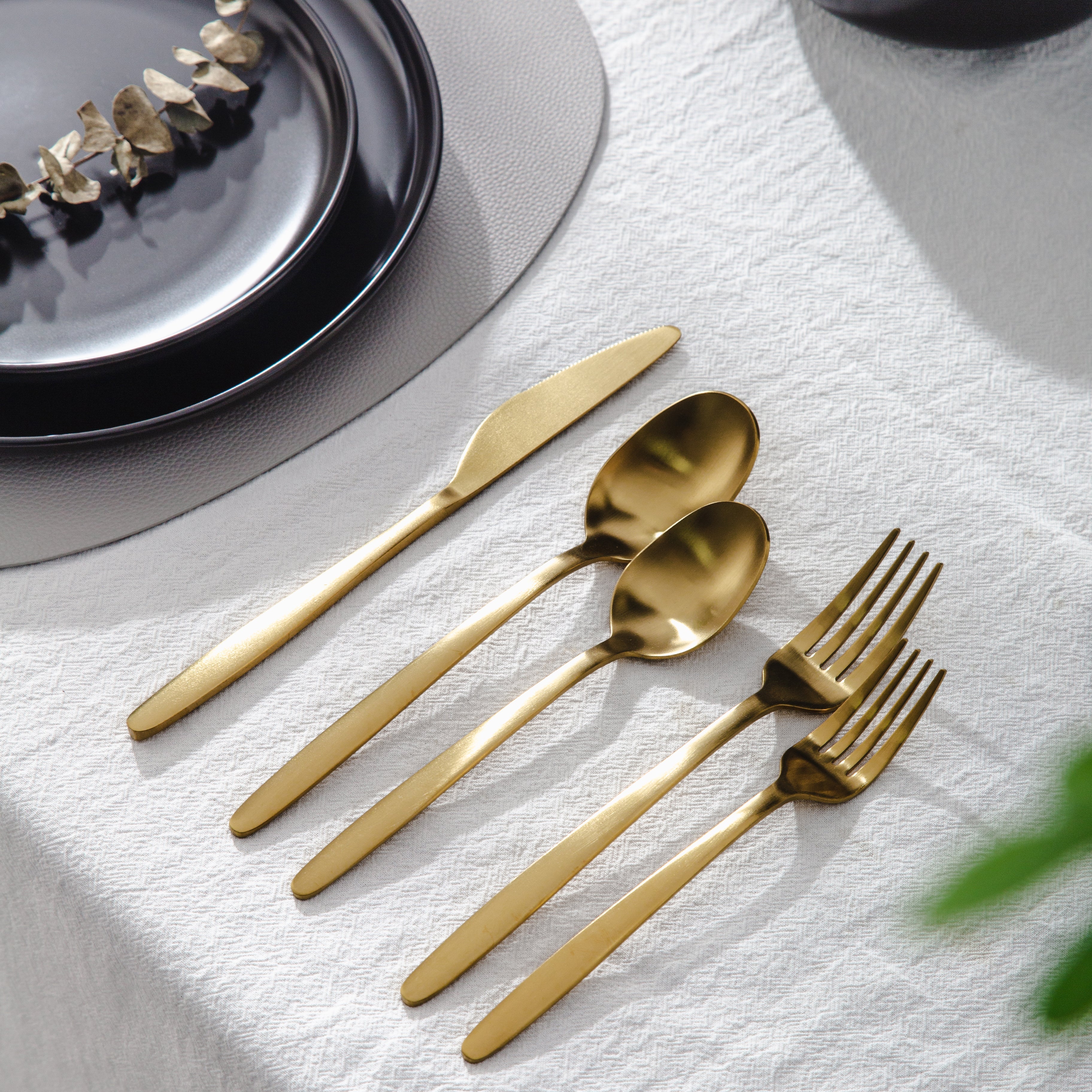 Tia Flatware